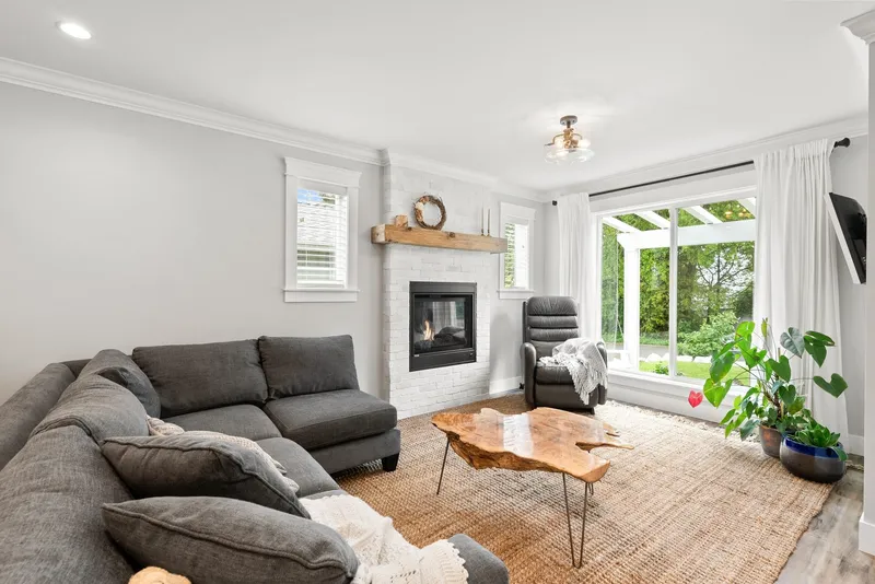 26433 28 AVENUE - photo 4 of 24