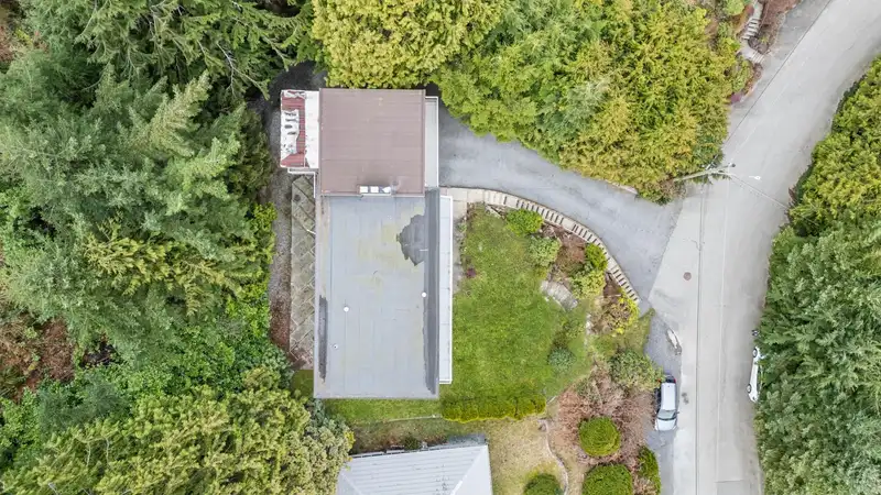 565 ST. GILES ROAD - photo 3 of 34