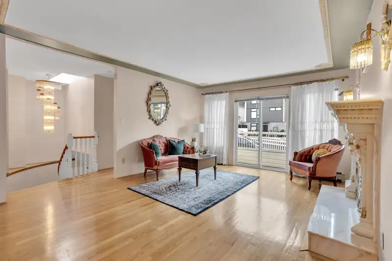 3240 CLIVE AVENUE - photo 4 of 38
