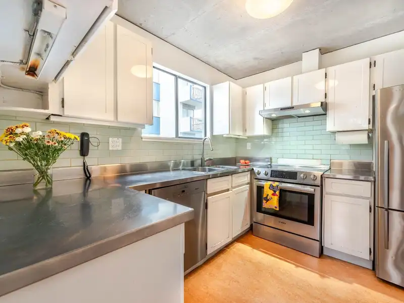 601 1165 BURNABY STREET - photo 3 of 24