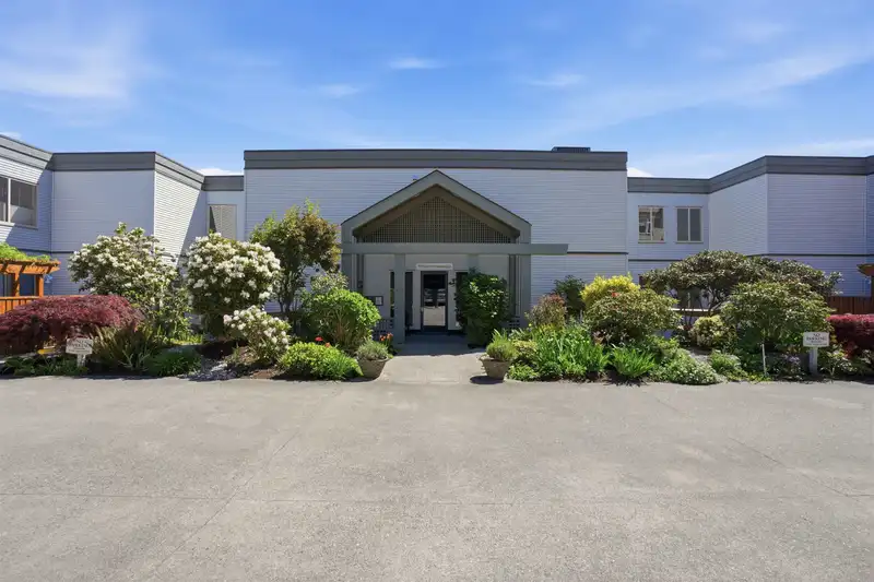 302 5780 TRAIL AVENUE - photo 4 of 36
