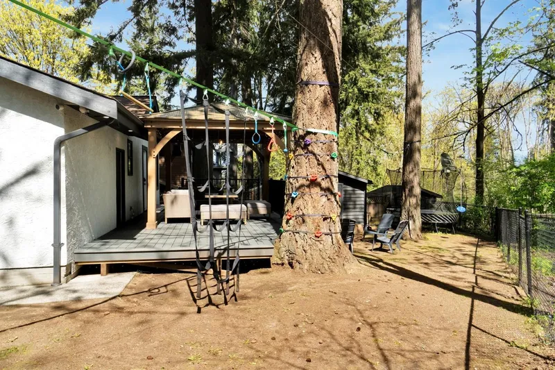 11426 141A STREET - photo 3 of 25