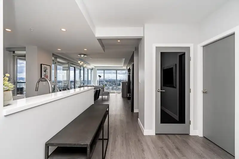 3902 1033 MARINASIDE CRESCENT - photo 3 of 25