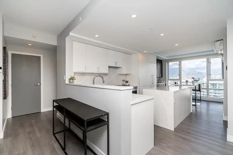 3902 1033 MARINASIDE CRESCENT - photo 4 of 25