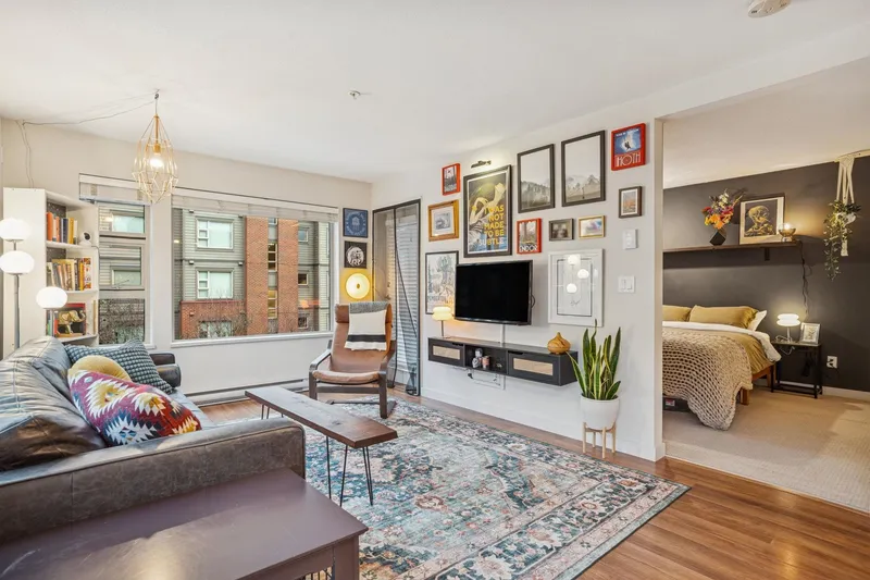 310 1673 LLOYD AVENUE - photo 3 of 17