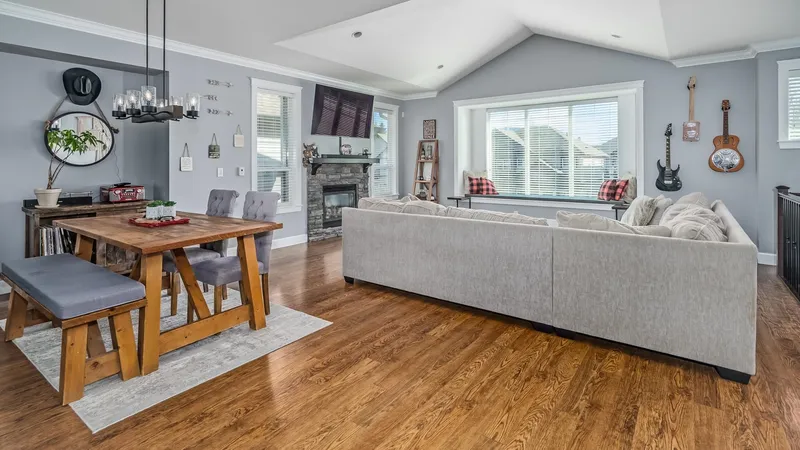 8723 NOTTMAN STREET - photo 3 of 25