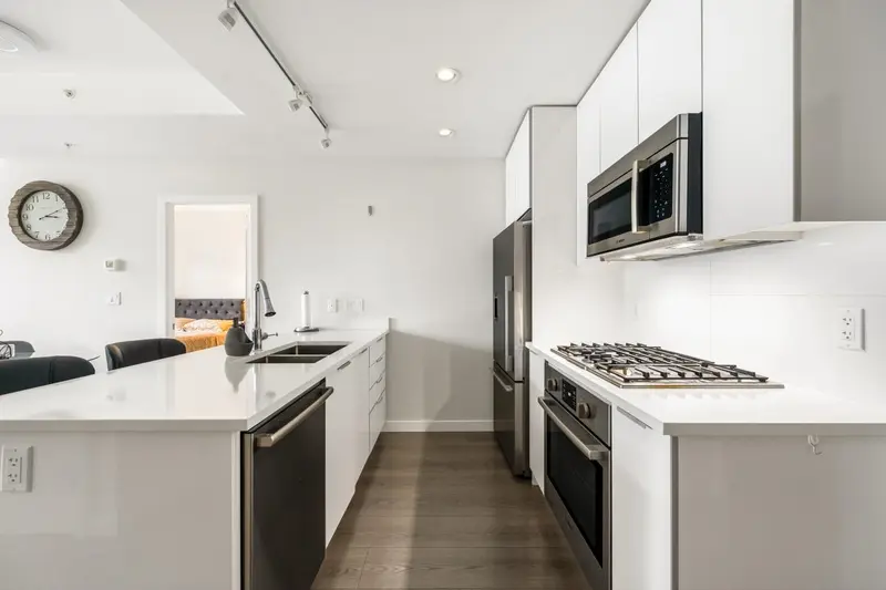 919 8699 HAZELBRIDGE WAY - photo 2 of 24