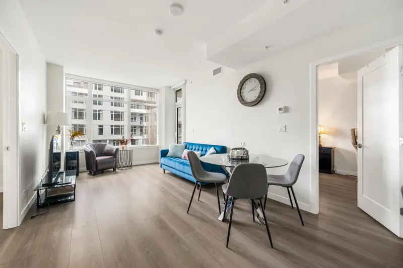 919 8699 HAZELBRIDGE WAY - photo 3 of 24