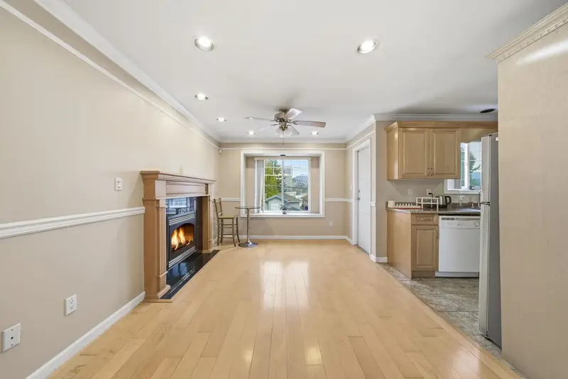 5366 MANOR STREET - photo 4 of 18