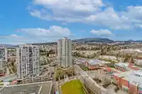 2208 3007 GLEN DRIVE - thumbnail 2