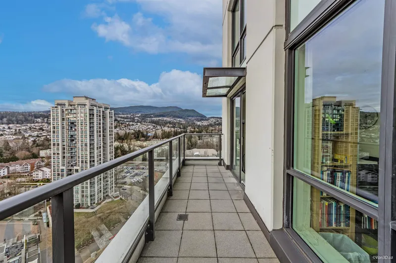 2208 3007 GLEN DRIVE - photo 4 of 25