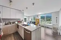 2208 3007 GLEN DRIVE - thumbnail 9