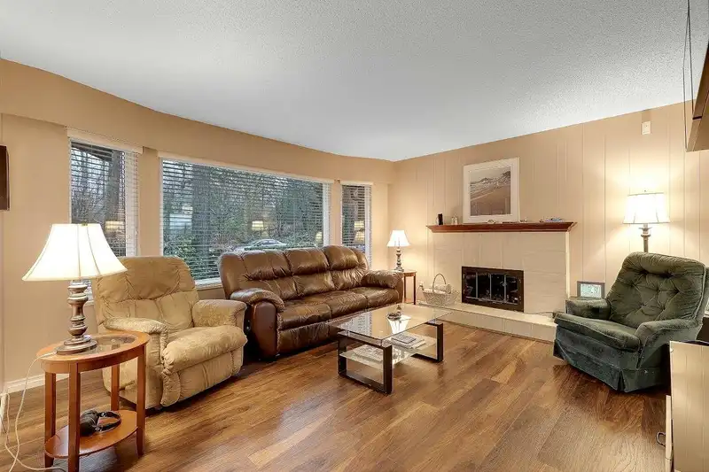 14415 114 AVENUE - photo 2 of 36