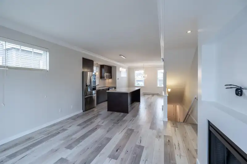 29 7238 189 STREET - photo 4 of 38
