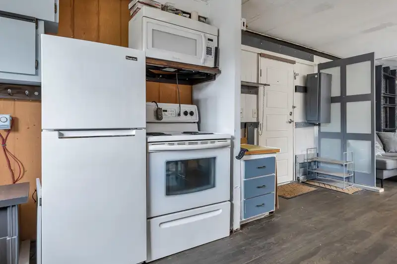 9 3031 200 STREET - photo 4 of 24