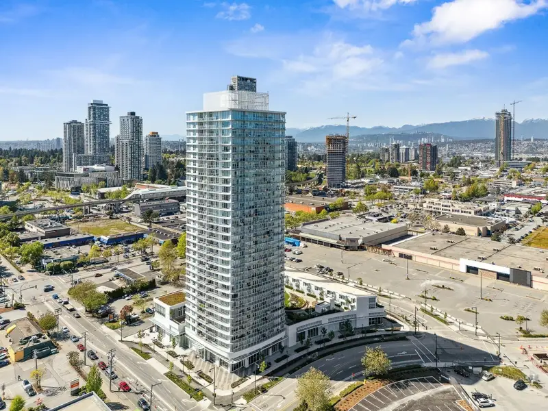 701 13685 102 AVENUE - photo 1 of 4