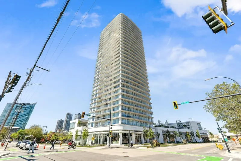 701 13685 102 AVENUE - photo 3 of 4