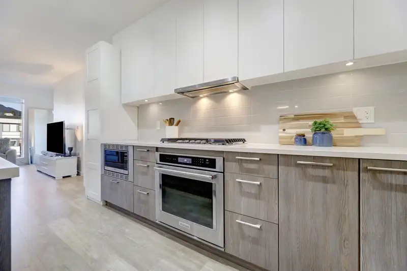306 625 E 3RD STREET - photo 3 of 30