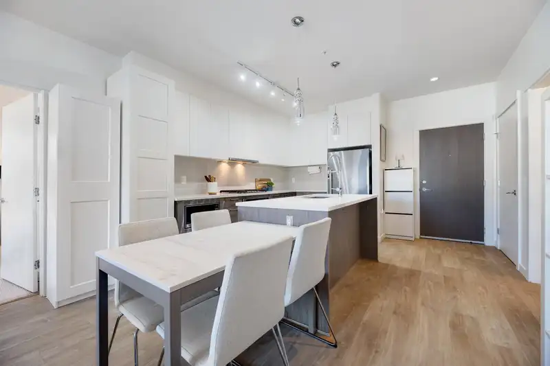 306 625 E 3RD STREET - photo 4 of 30