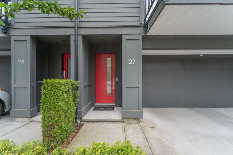 27 17555 57A AVENUE - photo 3 of 33