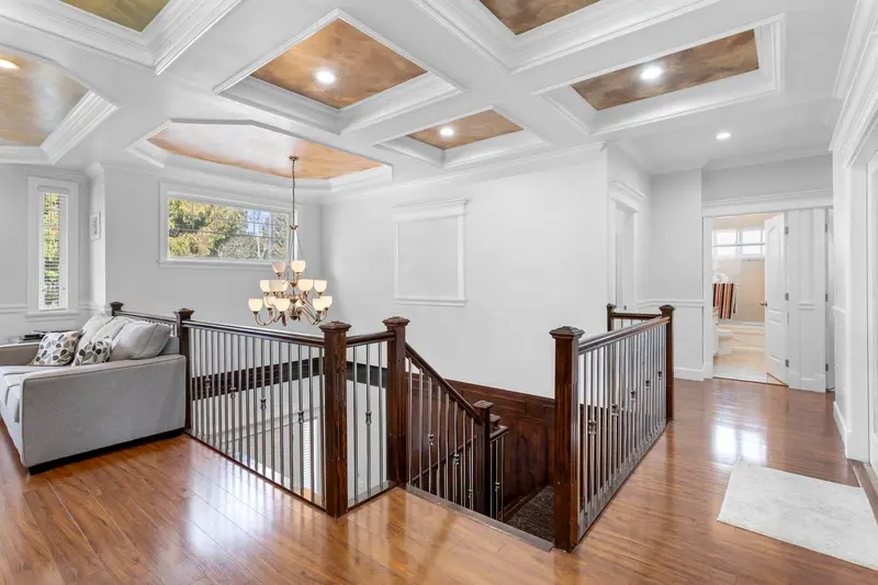 9416 WALLACE CRESCENT - photo 4 of 25