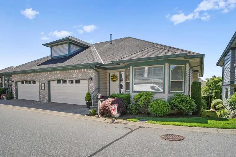 31 31517 SPUR AVENUE - photo 3 of 40
