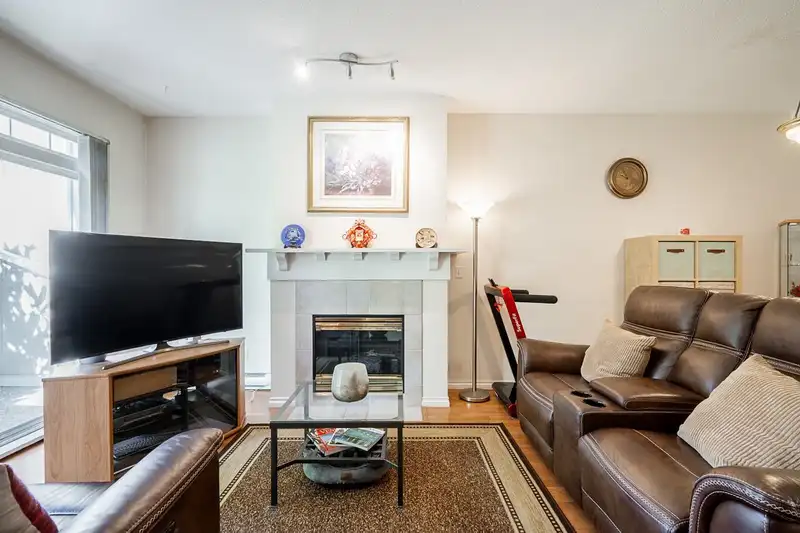 29 2422 HAWTHORNE AVENUE - photo 3 of 23