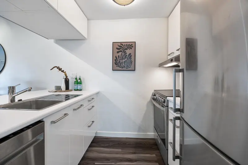 103 2110 CORNWALL AVENUE - photo 4 of 25