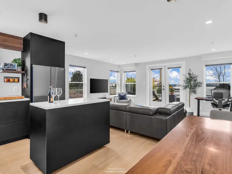 2168 WALL STREET - photo 2 of 25