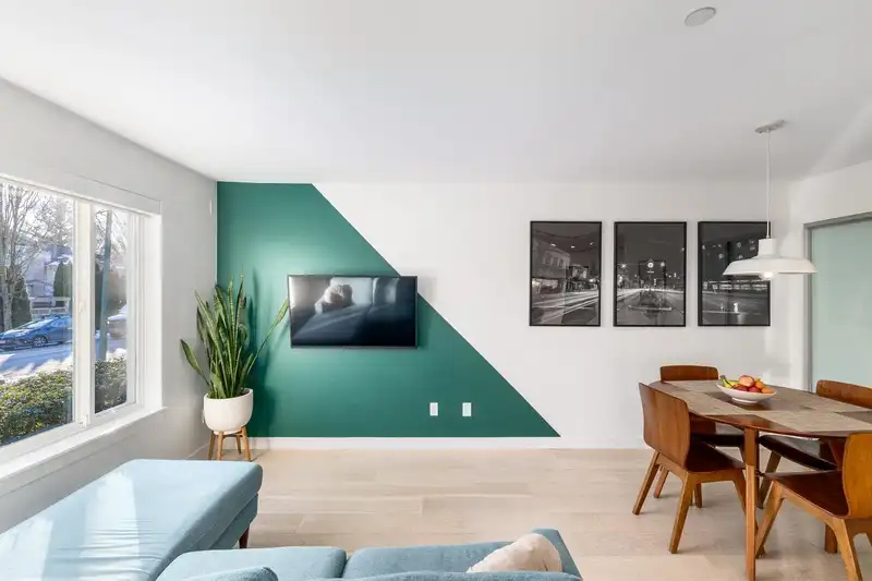 103 453 E 16TH AVENUE - photo 1 of 24