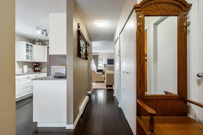 48 7740 ABERCROMBIE DRIVE - photo 2 of 31