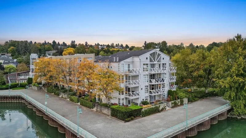 315 2020 E KENT AVENUE SOUTH - photo 2 of 25