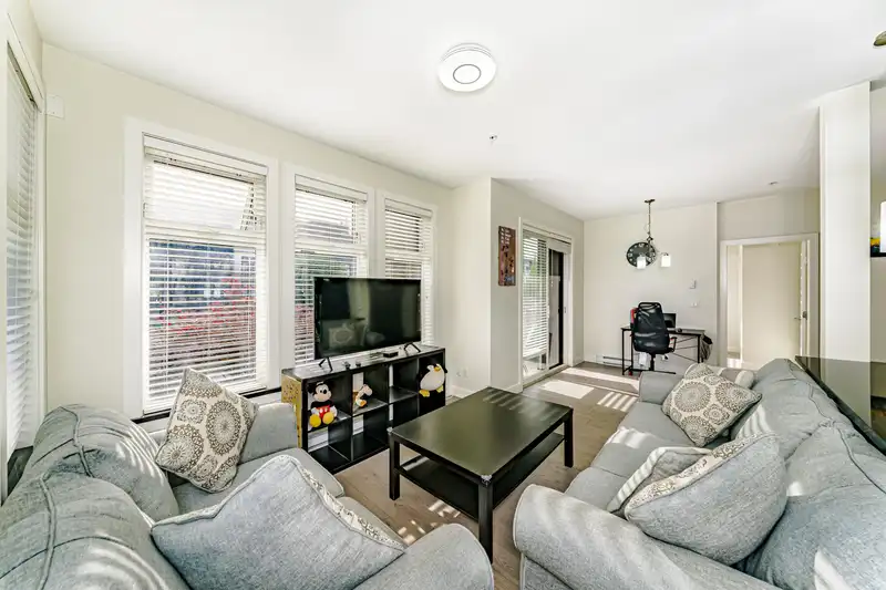 215 20078 FRASER HIGHWAY - photo 1 of 34