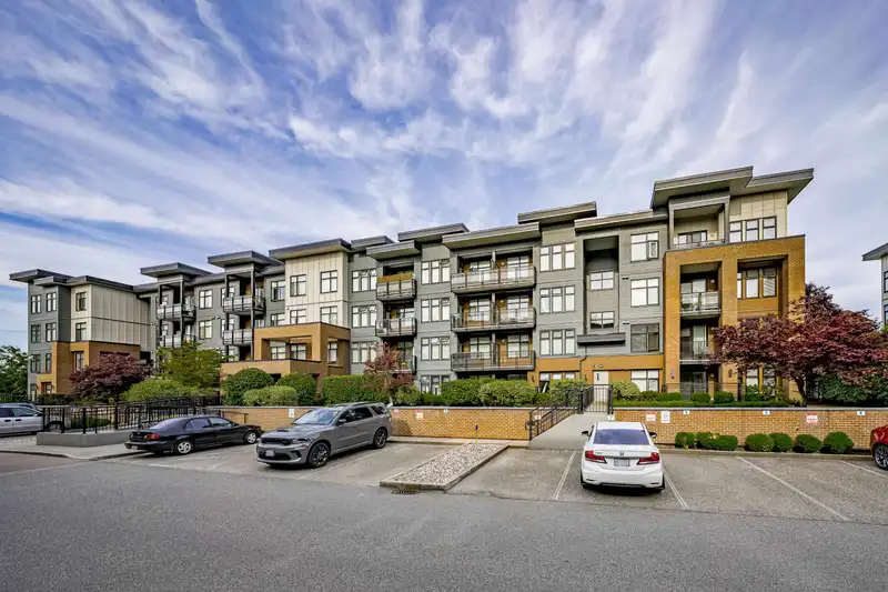 215 20078 FRASER HIGHWAY - photo 3 of 34