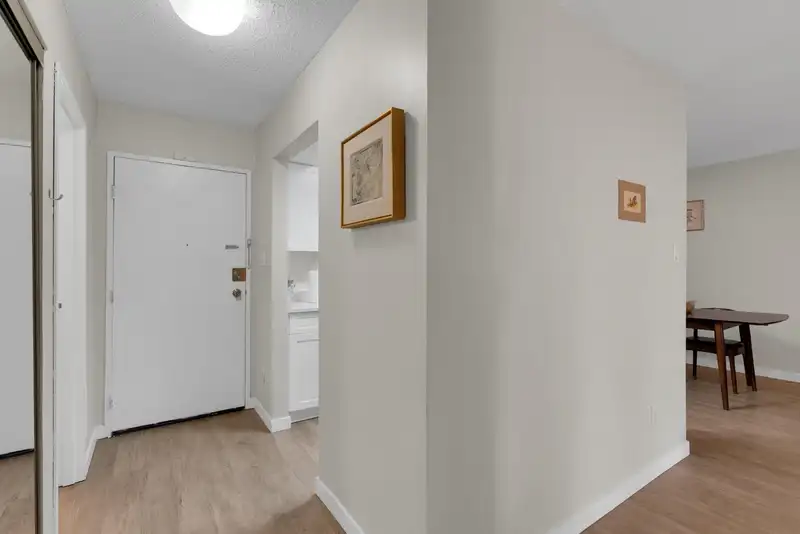 105 975 E BROADWAY - photo 2 of 32