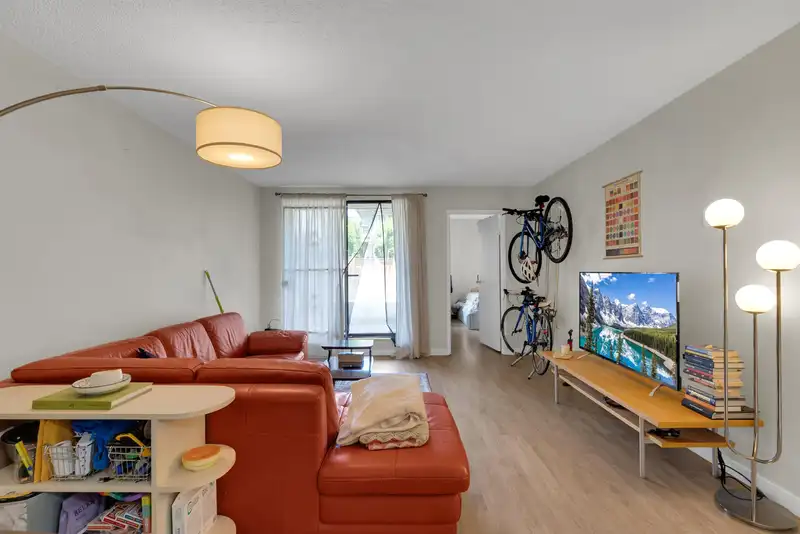 105 975 E BROADWAY - photo 4 of 32