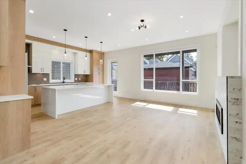 17148 1 AVENUE - photo 4 of 26