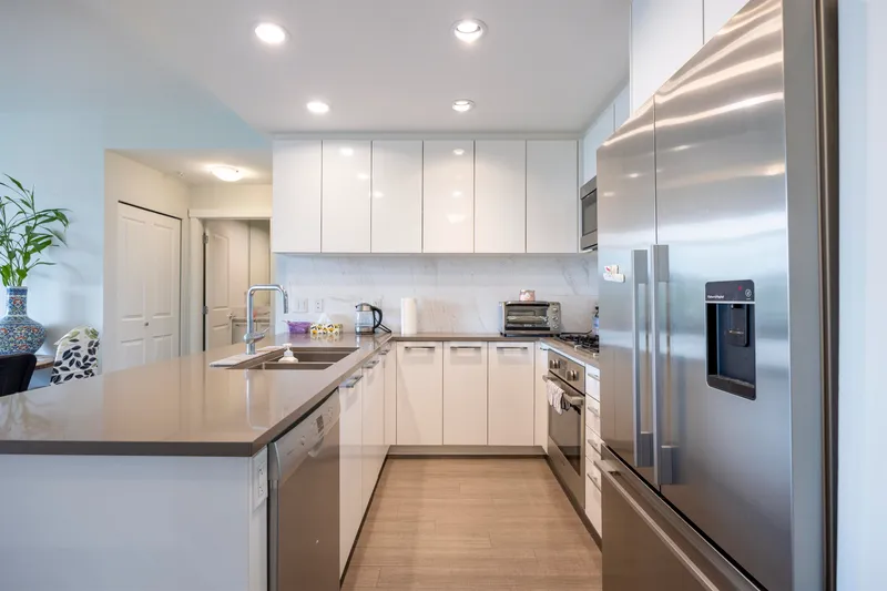 406 3263 PIERVIEW CRESCENT - photo 2 of 22