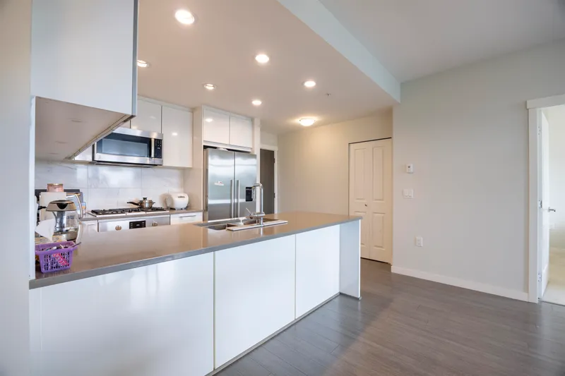 406 3263 PIERVIEW CRESCENT - photo 4 of 22