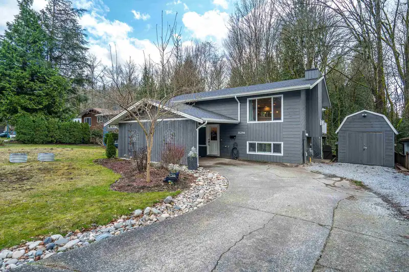 35294 SELKIRK AVENUE - photo 1 of 40