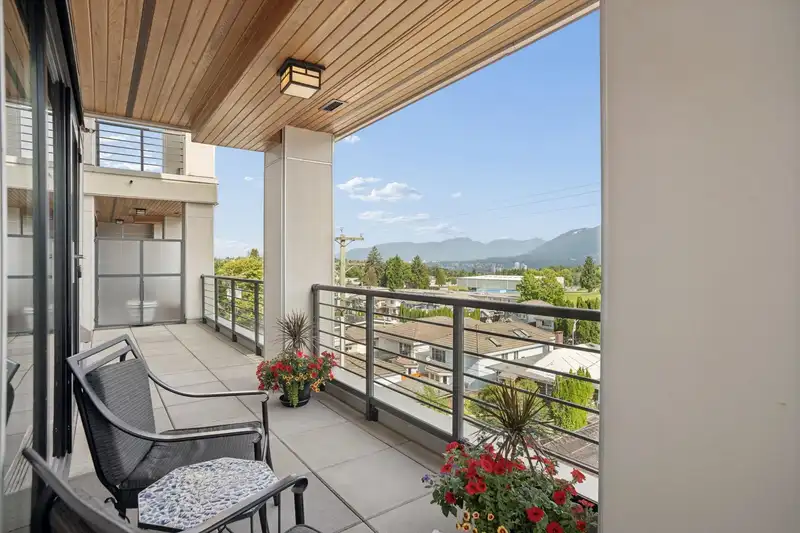 301 4721 HASTINGS STREET - photo 1 of 39