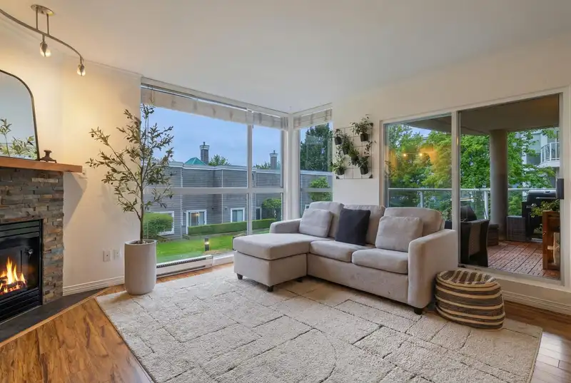 212 8450 JELLICOE STREET - photo 4 of 37