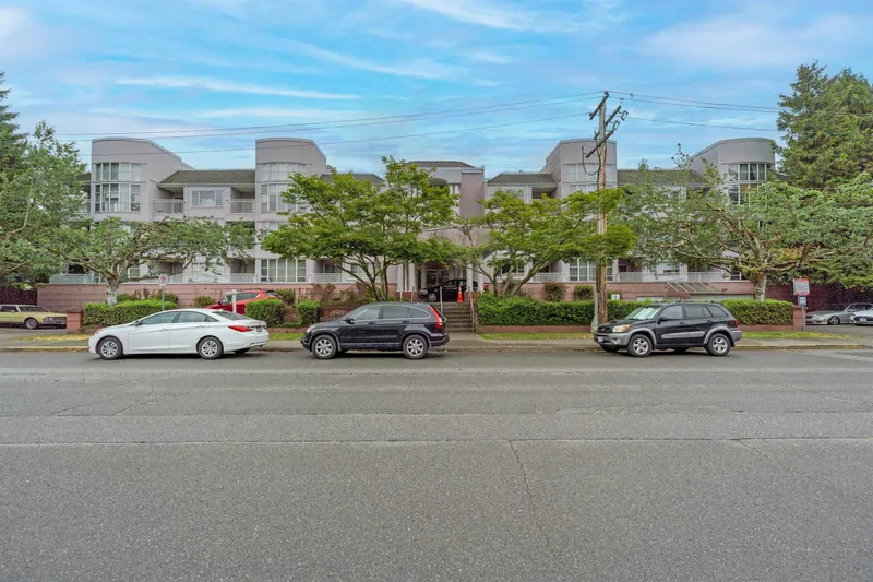 305 5488 ARCADIA ROAD - photo 1 of 25