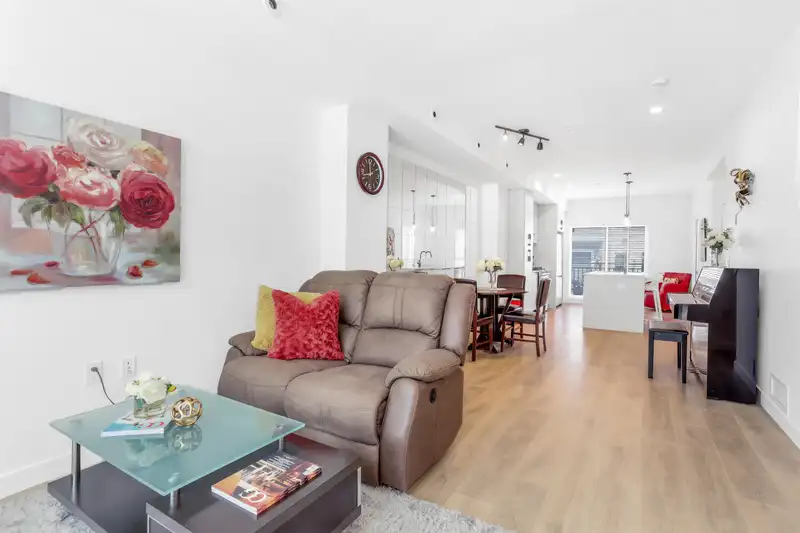 2820 HOPE STREET - photo 2 of 21