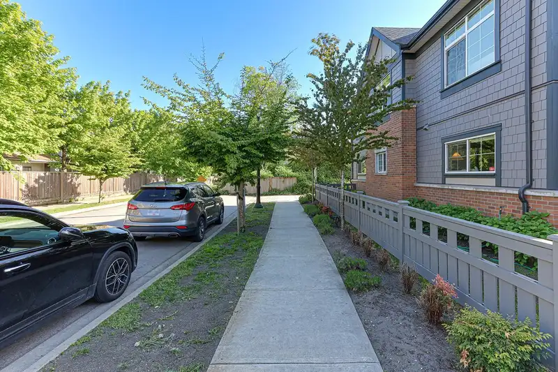 35 7191 LECHOW STREET - photo 4 of 39