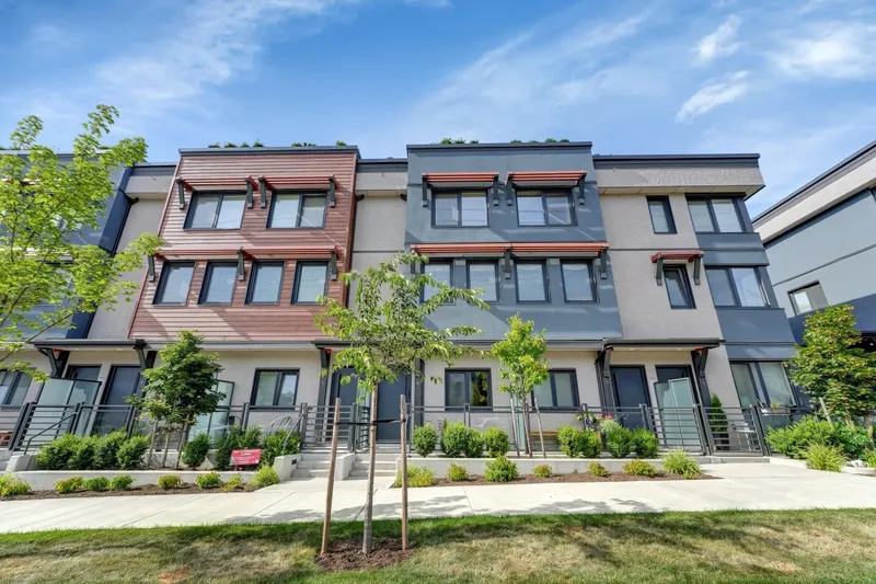 6 632 E 3RD STREET - photo 4 of 25