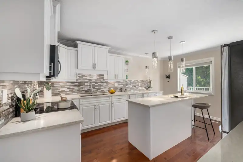 12612 26 AVENUE - photo 2 of 27