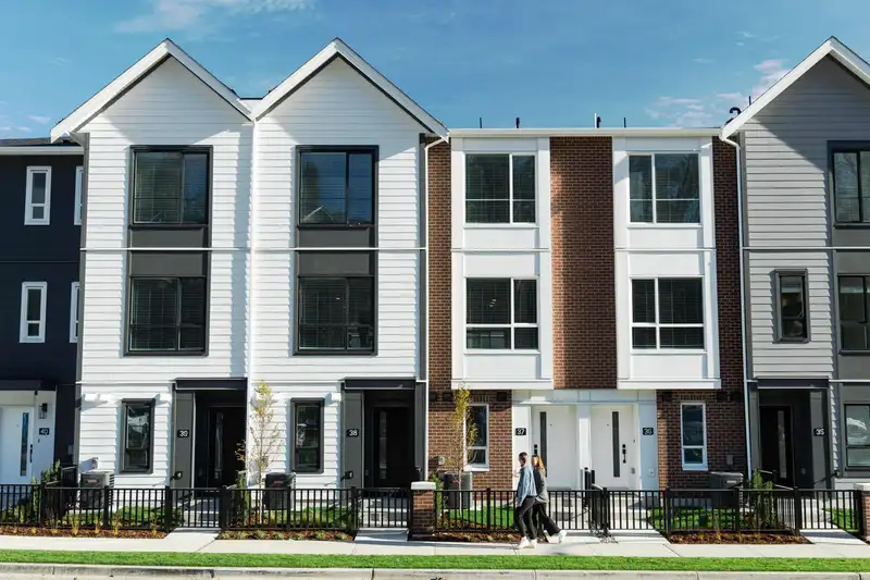 16 2886 MONTROSE AVENUE - photo 1 of 13