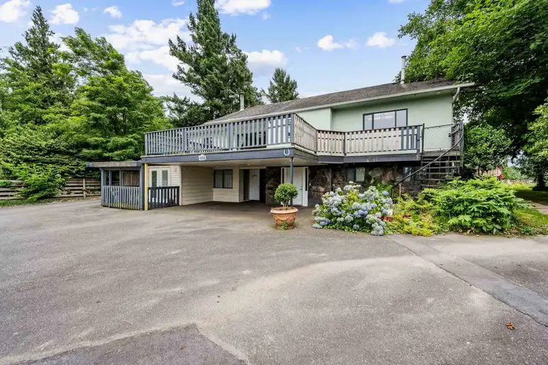 41692 HARE AVENUE - photo 2 of 40