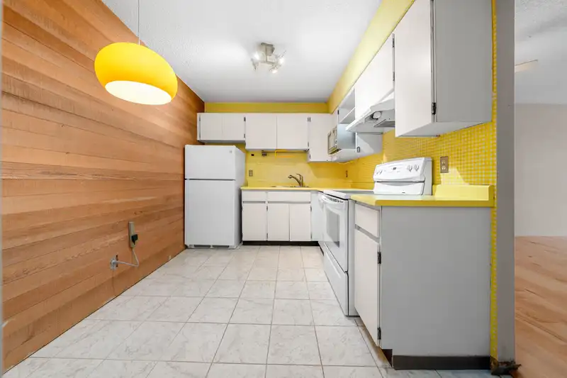801 2020 FULLERTON AVENUE - photo 1 of 23